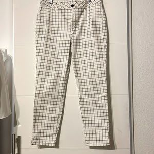 Not Your Daughters Jeans NYDJ  SIZE 10 ankle Jeans white with skinny blue plaid.